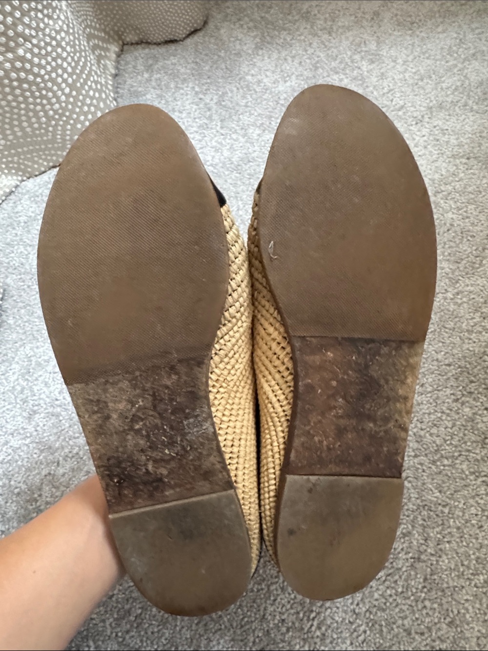 CHANEL authentic Natural Raffia and Black Patent Cap-Toe Mules, size 38 - Picture 6 of 9